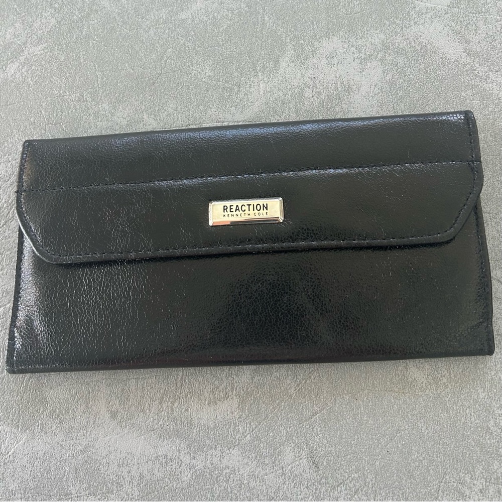 Kenneth Cole Reaction Black Leather Wallet - Picture 2 of 8